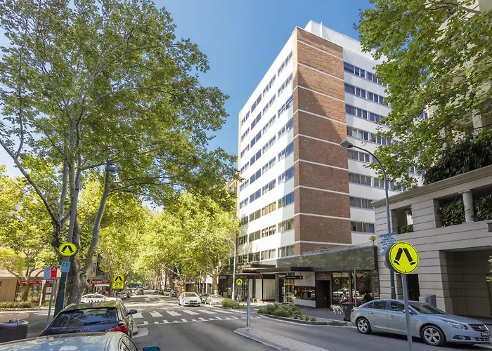 MacleayAirport Hotel